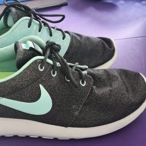 NIKE ROSHE RUN PRINT